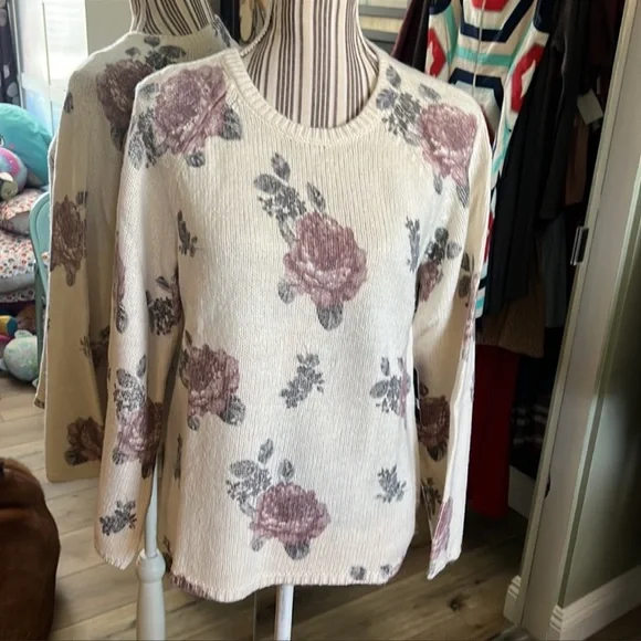 🛑 1 hour sale. 🎉Lucky Brand, floral sweater, color: marshmallow - Picture 2 of 10